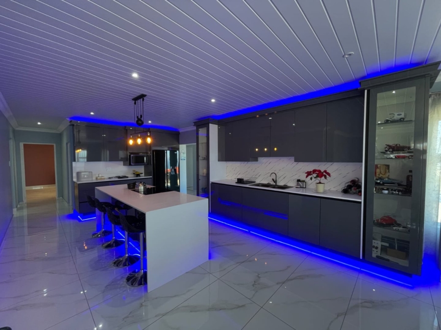 5 Bedroom Property for Sale in Dana Bay Western Cape